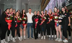 17 Yaş Altı Kadın Milli Voleybol Takımı’na coşkulu karşılama