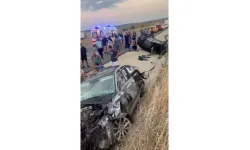 İki otomobilin çarpıştığı kazada 9 yaralıdan 1'i hayatını kaybetti