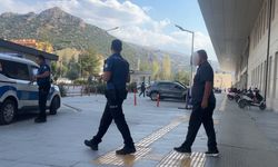 Araç parkı tartışması bıçaklı kavgaya dönüştü: Baba ve oğlu yaralandı!
