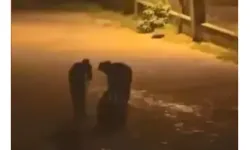 Yolda silahlı saldırıya uğrayan Eyüphan ağır yaralandı; arkadaşları başında bekledi