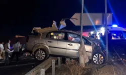 17 yaşındaki ehliyetsiz sürücü otomobiliyle bariyerlere çarptığı kazada öldü