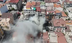 Çatı yangını 3 binayı etkiledi: Soğutma sırasında c*set bulundu!