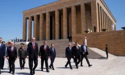 Cumhurbaşkanı Erdoğan ve YAŞ üyeleri toplantı öncesi Anıtkabir'i ziyaret etti