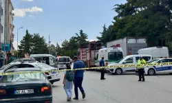 Kamyon dorsesinin altında kalan 24 yaşındaki işçi hayatını kaybetti