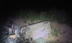 ‘Dur’ ihtarına uymayan otomobil su kanalına düştü: 3 yaralı!
