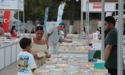 Edremit Kitap Fuarı’nda demokrasi, tarih, edebiyat ve tiyatro buluştu
