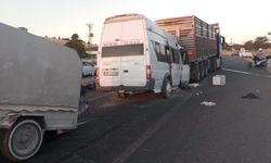 Feci kaza: Tarım işçilerini taşıyan minibüs tırın altına girdi, çok sayıda yaralı var!