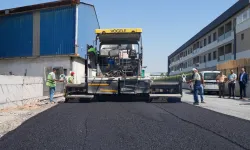 Gaziemir'de 4 bin 470 ton asfaltla yollar yenileniyor