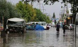 Hindistan'da muson yağmurları 164 can aldı