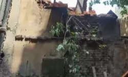 Hindistan'da bina yıkım sırasında çöktü: Ölü ve yaralılar var...