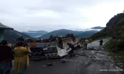 Hindistan’da otobüs devrilip alt yola düştü: 8 ölü, 10 yaralı