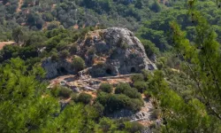 Homeros İzmirli miydi? Antik kaynaklar, sikkeler ve Klaros’taki heykel ne söylüyor?