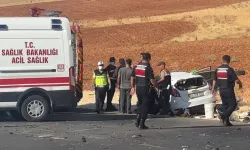İki araç kafa kafaya çarpıştı: 2 ölü, 4 yaralı