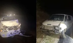 İki araç kafa kafaya çarpıştı: 5 yaralı