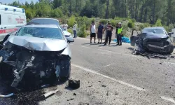 İki otomobil çarpıştı: 1 ölü, 3 yaralı