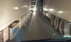 Yük boşaltımı sırasında iki tır arasında sıkışan sürücü hayatını kaybetti