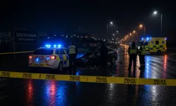 İngiltere'de polis aracı ile otomobil çarpıştı: Can kayıpları var!