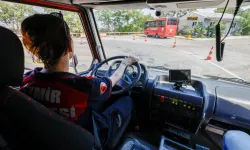 İzmir'de itfaiye şoförleri kuru ve ıslak zeminde sınanıyor