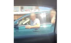 İzmir otoyolunda tehlikeli anlar: Önünü kesip taş attılar