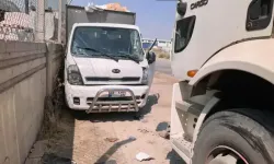 İzmir plakalı kamyonetin sürücüsü direksiyon başında kalp krizi geçirerek öldü