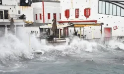 İzmir'e sarı kodlu uyarı: Fırtına 80 kilometreyi bulacak