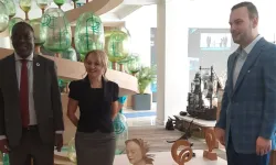 İzmirli sanatçı Ayşegül Akçay Uçak’a BM ve Sıfır Atık Vakfı’ndan birincilik ödülü