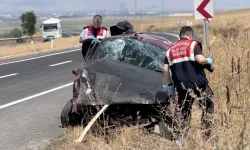 Hafriyat kamyonu ile otomobilin çarpıştığı kazada 2 kişi öldü, 4 kişi yaralandı