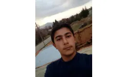 19 yaşındaki motosiklet sürücüsü kamyon ile çarpıştığı kazada öldü