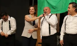 Karabağlar’ın ilk personel tiyatrosu sahneye çıktı