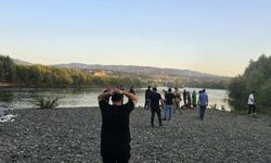 Karşıya geçmek isterken akıntıya kapıldılar: Bir kardeş kayıp!