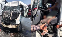 Korkutan kaza: İki minibüs birbirine girdi, çok sayıda yaralı var!