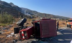 Korkutan kaza! Kontrolden çıkan traktör yol kenarına devrildi