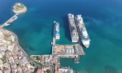 Kuşadası'na 3 kruvaziyerle 9 bin 130 turist geldi