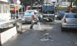 Kuşadası’nda temizlik ekipleri 7 gün 24 saat sahada
