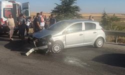 Lastiği patlayan otomobil bariyerlere çarptı: 1’i çocuk 3 kişi yaralandı