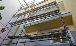 Mantolama işçisi iskeleden düştü, yaşamını yitirdi