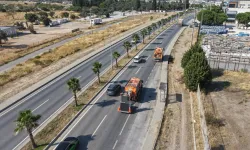 Menderes çevreyolunda kapsamlı temizlik çalışması