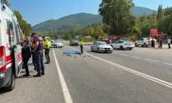 Hafif ticari araçla minibüs çarpıştı; karı koca hayatını kaybetti, 4 kişi yaralandı