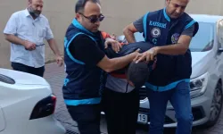 Misafir olarak gittiği evin sahibini bıçaklayarak öldürdü
