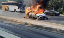 Motor bölümünden yükselen alevler aracı sardı: 4 yaralı