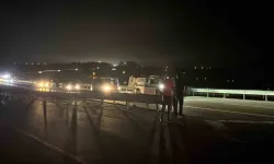 Bariyerlere çarpan motosikletin sürücüsü olay yerinde hayatını kaybetti