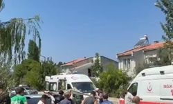 Motosiklet park halindeki otomobile çarptı: 2 kişi hayatını kaybetti