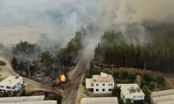 Muğla’da başladı, Antalya’ya ulaştı: Yangın yerleşim yerlerini tehdit ediyor!