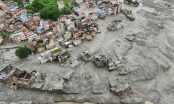 Nepal’de felaket büyüyor: Baraj yıkıldı, halk yüksek yerlere kaçıyor!