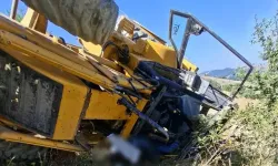 Kontrolünü kaybettiği iş makinesi devrildi, operatör hayatını kaybetti