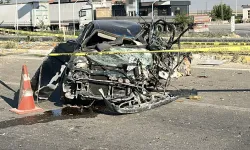 Otomobil aydınlatma direğine çarpıp takla attı: 2 ölü, 2 ağır yaralı