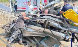 Otomobilin bariyerlere çarptığı kazada ağır yaralanan sürücü öldü