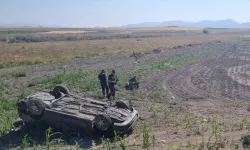 Takla atan otomobil şarampole devrildi, 2 kişi olay yerinde öldü