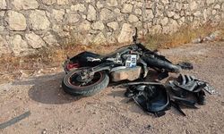 Otomobille kafa kafaya çarpışan motosiklet sürücüsü hayatını kaybetti