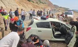 Kontrolden çıkan otomobil kaza yaptı, 3 kişi yaralandı